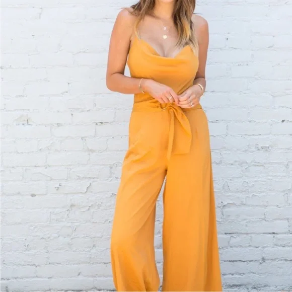 🍊NWT Women’s MINKPINK Orange Belted Cross-back Jumpsuit 🍊 - Picture 2 of 9